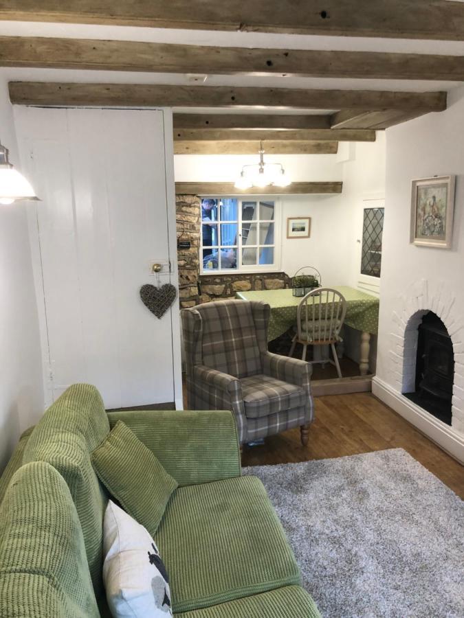 Hill Cottage, Thornton-Le-Daleソーントン・デール エクステリア 写真