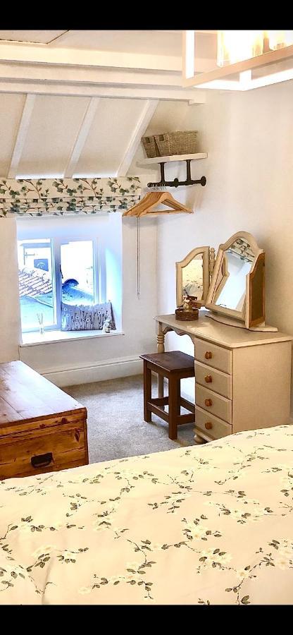 Hill Cottage, Thornton-Le-Daleソーントン・デール エクステリア 写真