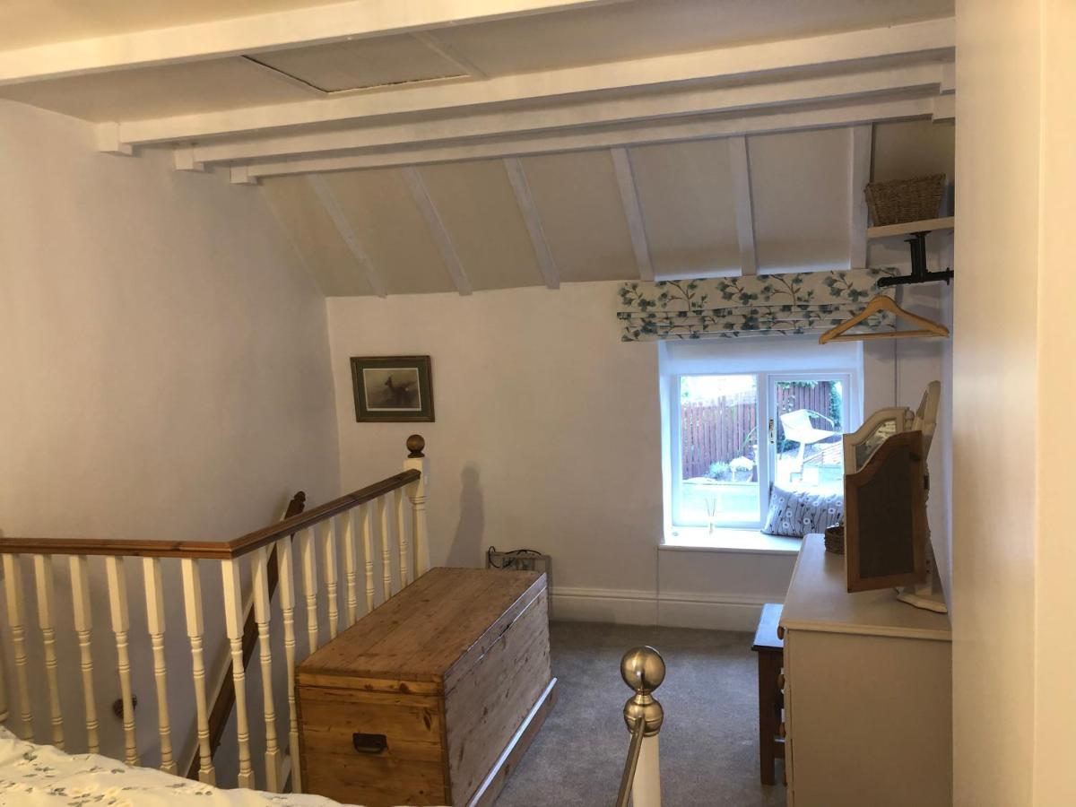 Hill Cottage, Thornton-Le-Daleソーントン・デール エクステリア 写真